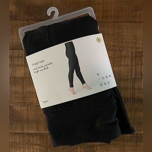 Jeggings / leggings in ebony size M (NWT)